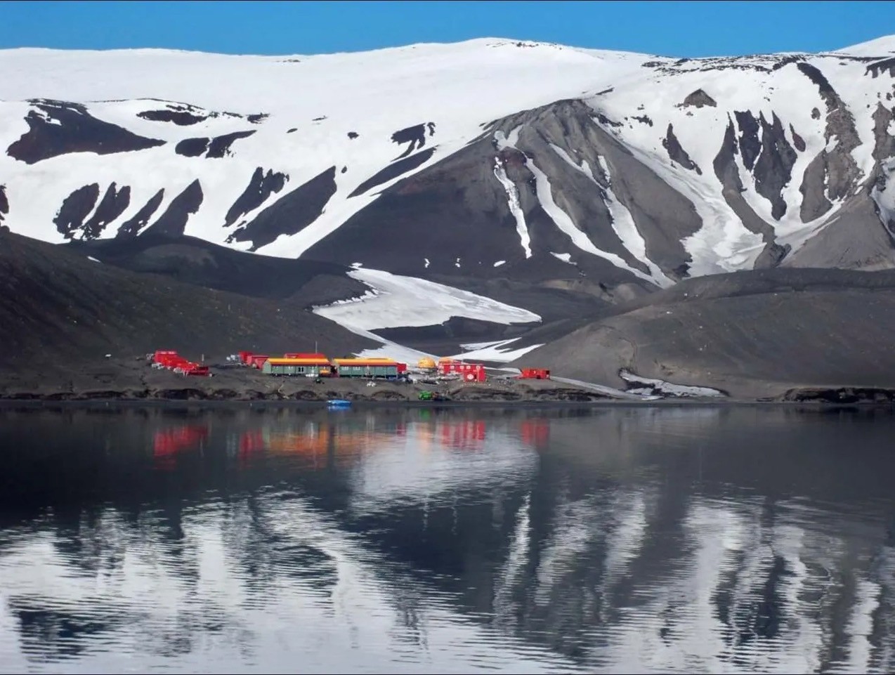ECOAQUA, uno de los centros líderes en la investigación de la oceanografía del estrecho de Bransfield, situado en la Antártida