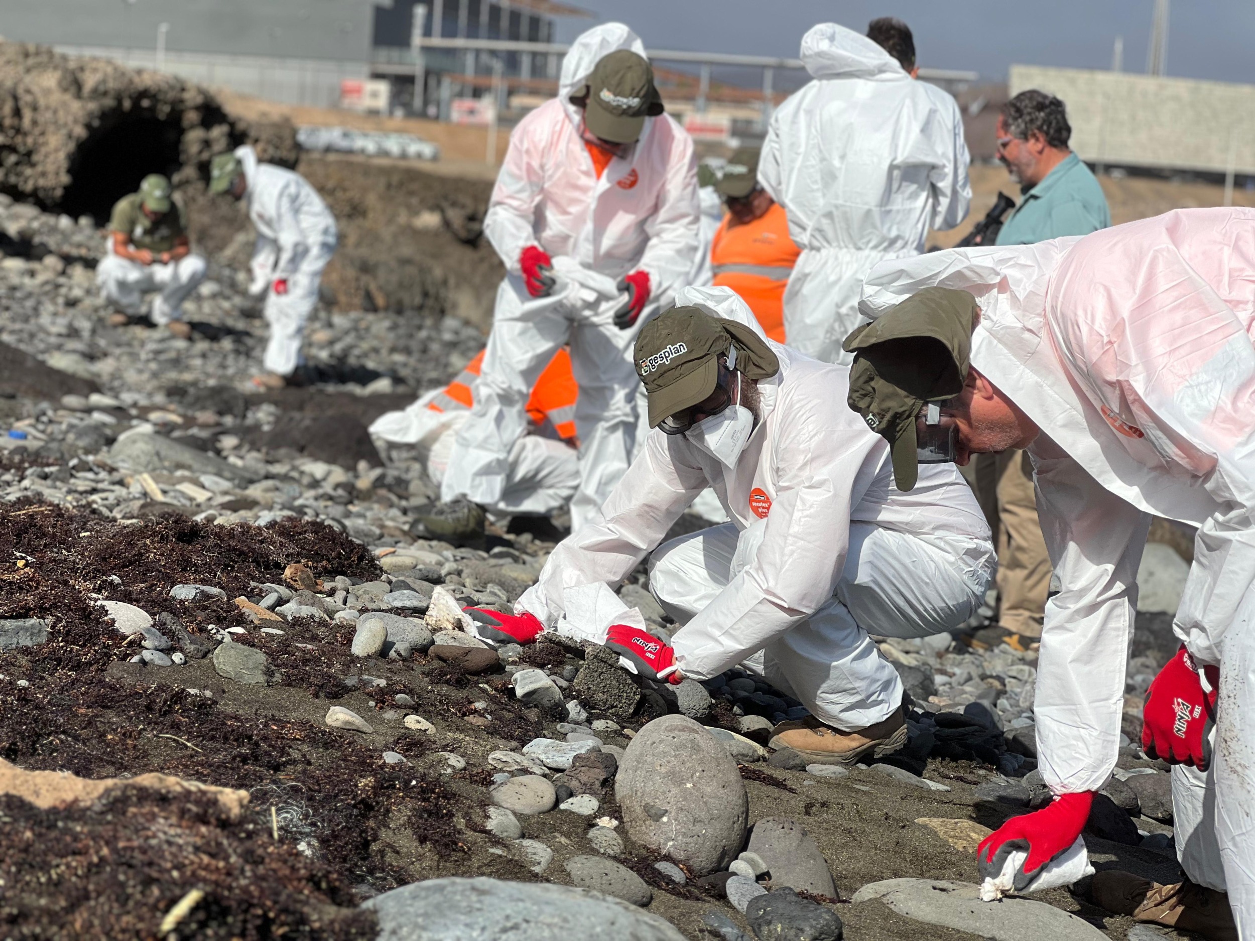 The SIRENA project predicted from satellite imagery that the spill from the Akhisar would not affect the aquaculture sector